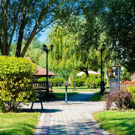 Erdospuszta Club Hotel Fenyves Дебрецен Екстериор снимка