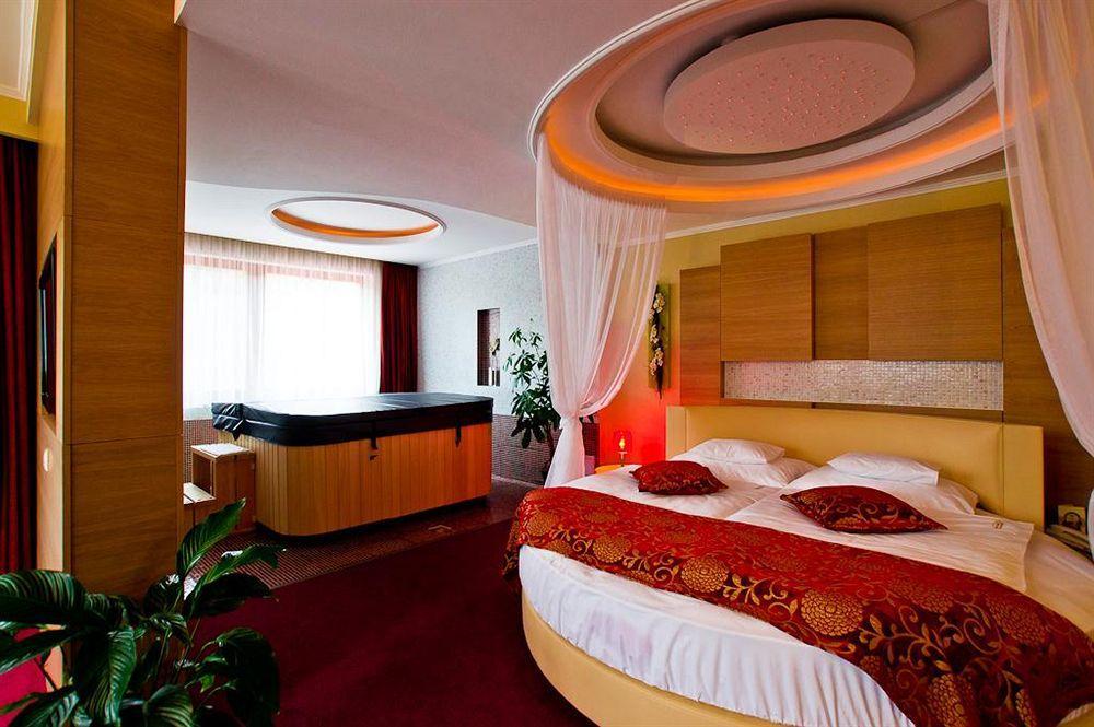 Erdospuszta Club Hotel Fenyves Дебрецен Екстериор снимка