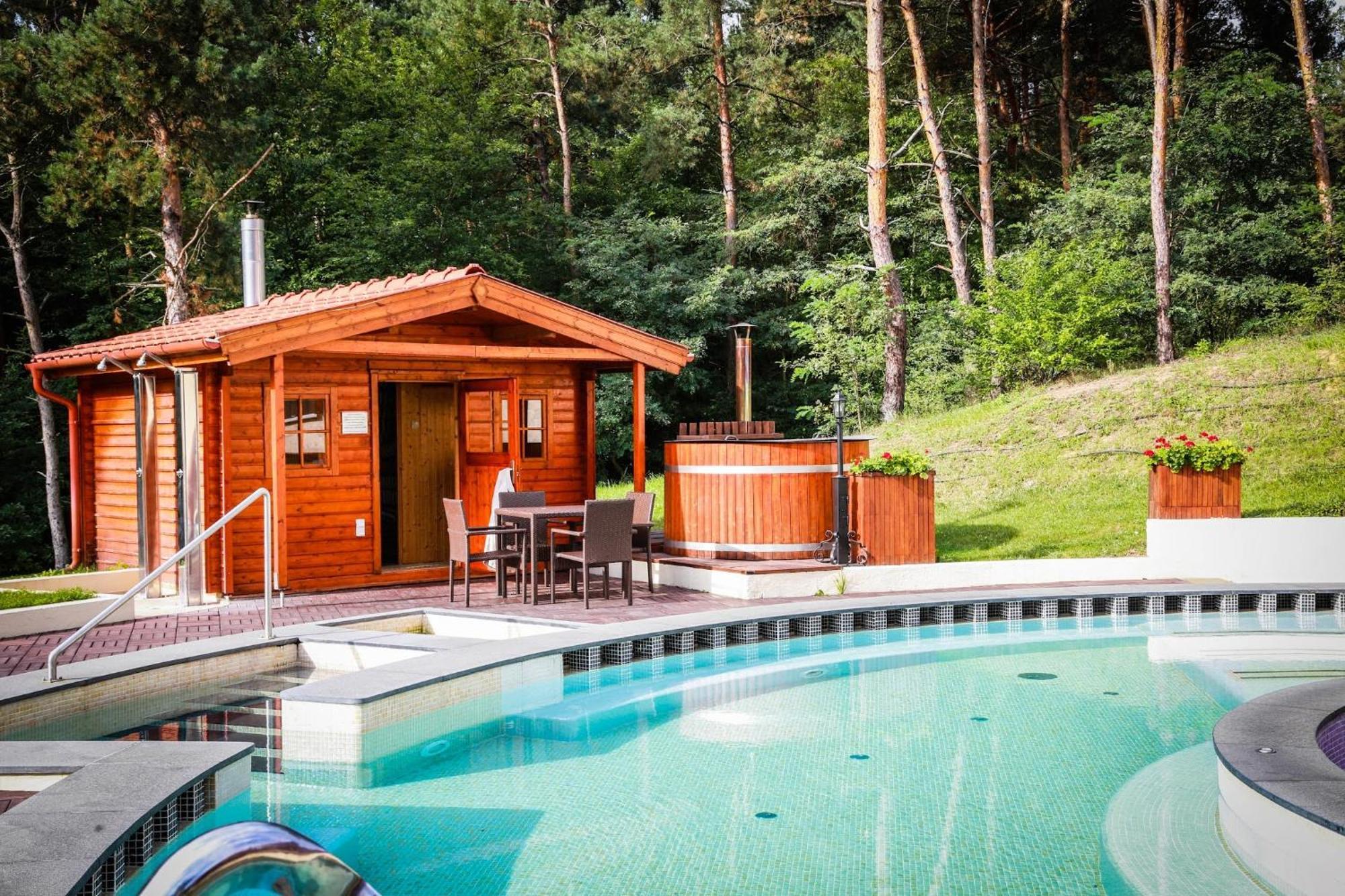 Erdospuszta Club Hotel Fenyves Дебрецен Екстериор снимка