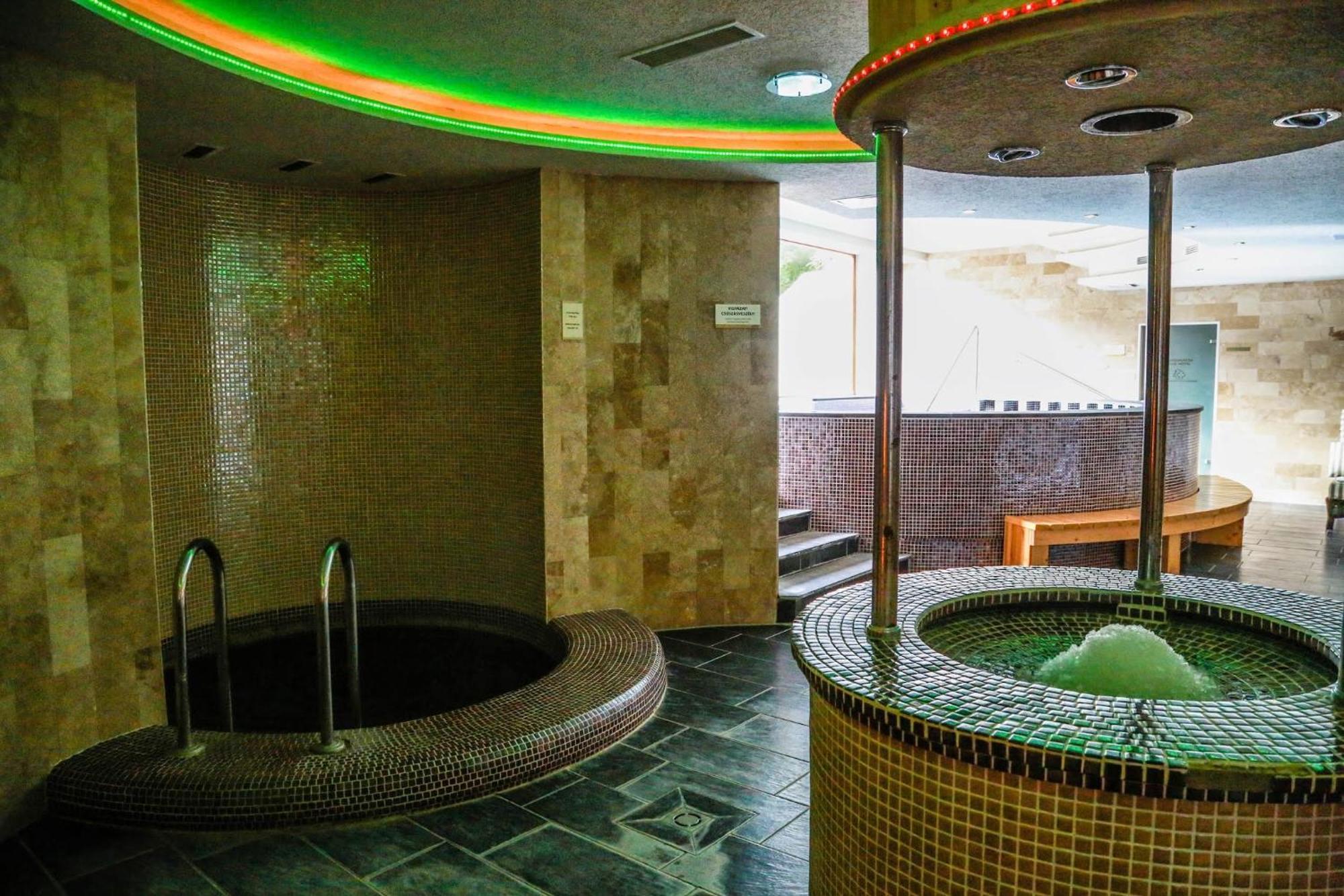 Erdospuszta Club Hotel Fenyves Дебрецен Екстериор снимка