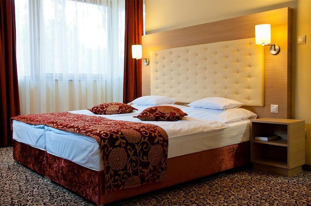 Erdospuszta Club Hotel Fenyves Дебрецен Екстериор снимка